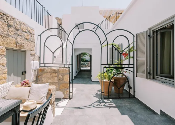 Eurus & Zephyrus Apartments
