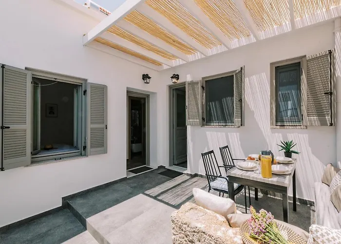 Eurus & Zephyrus Apartments